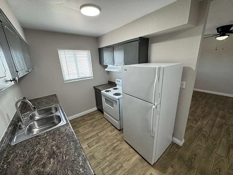 1300 N 22nd St #4 — Photo 5