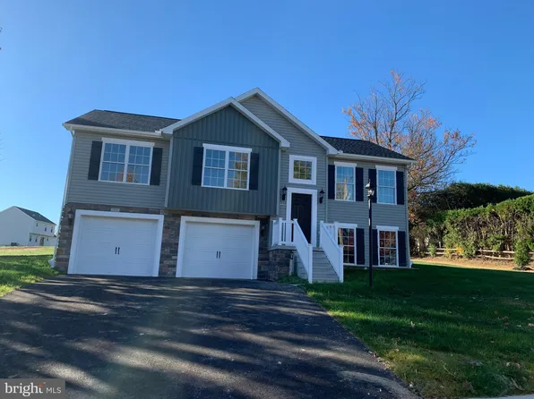 320 Clover Ln #1, Hanover, PA 17331