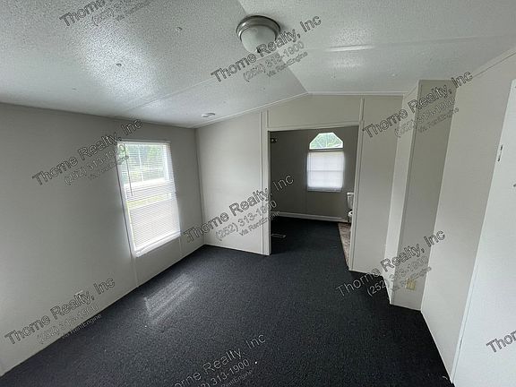 4th image of 126 Hemlock Ln