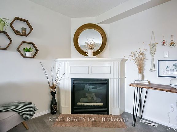 4th image of 36 Athabaska Rd