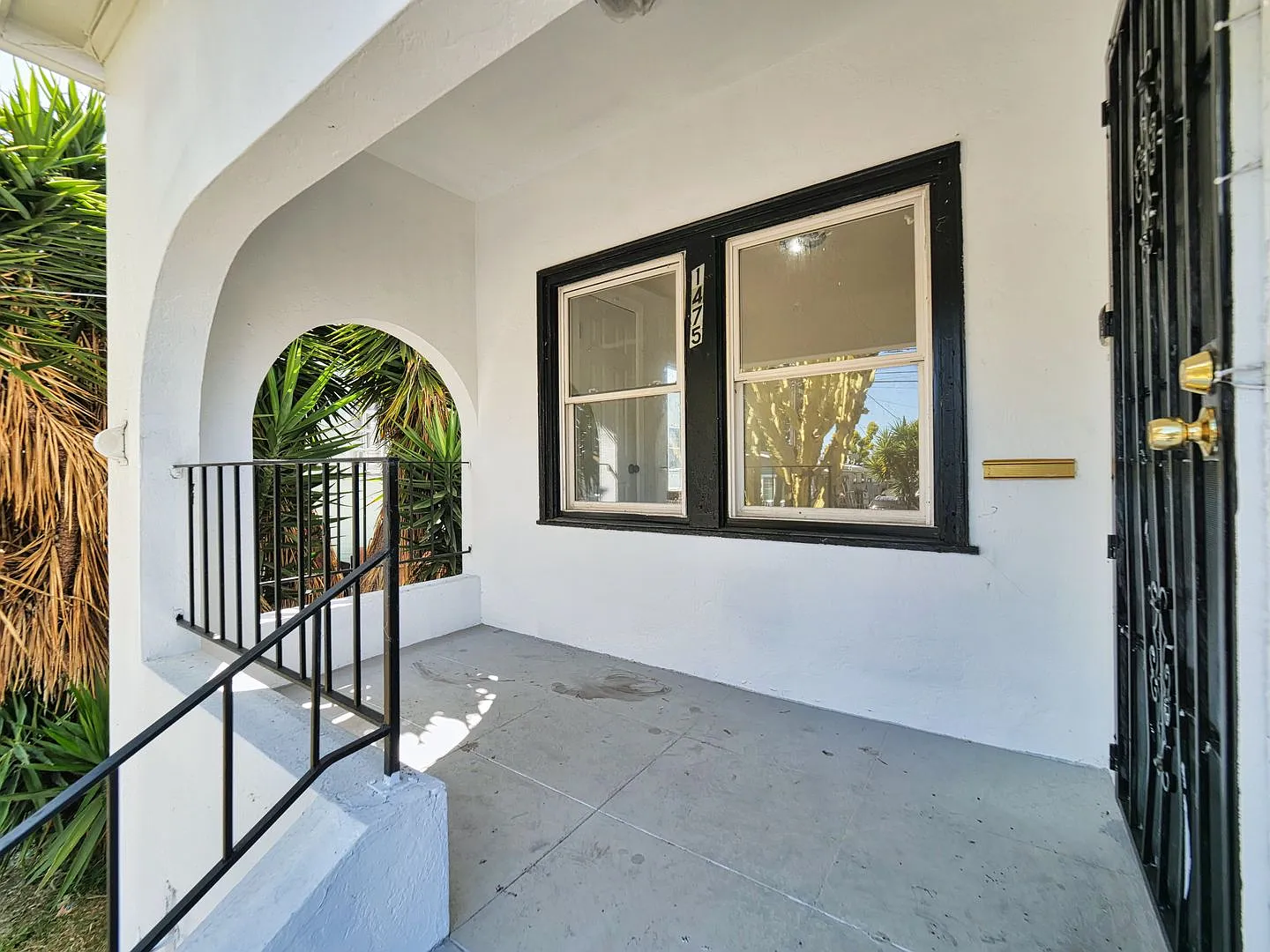 Charming 3 bedroom 2 bathroom home available — Photo 2