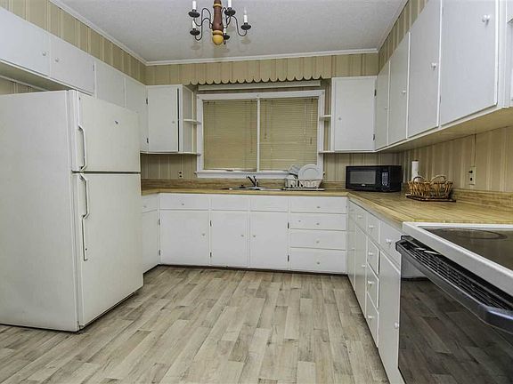4th image of 2401 E Saint Clair St