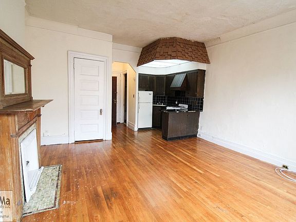 2nd image of 34 Montgomery Pl APT 3A