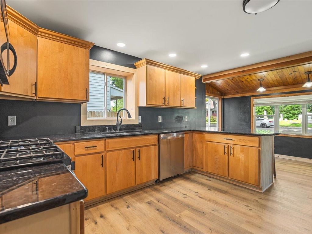 304 N 3rd St, Oregon, IL - More