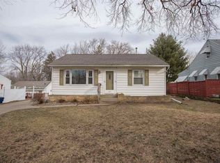 1421 Glenny Ave, Waterloo, IA 50702