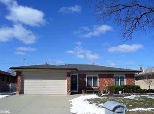 37551 Rosebush St, Sterling Heights, MI 48310