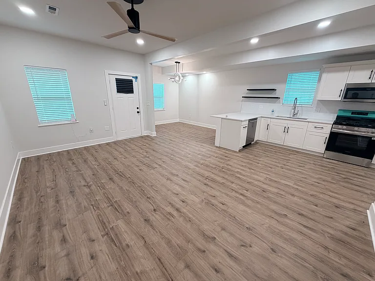 2027 Agnes Ave — Photo 5