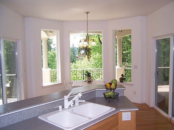 Eating area with view and veranda access