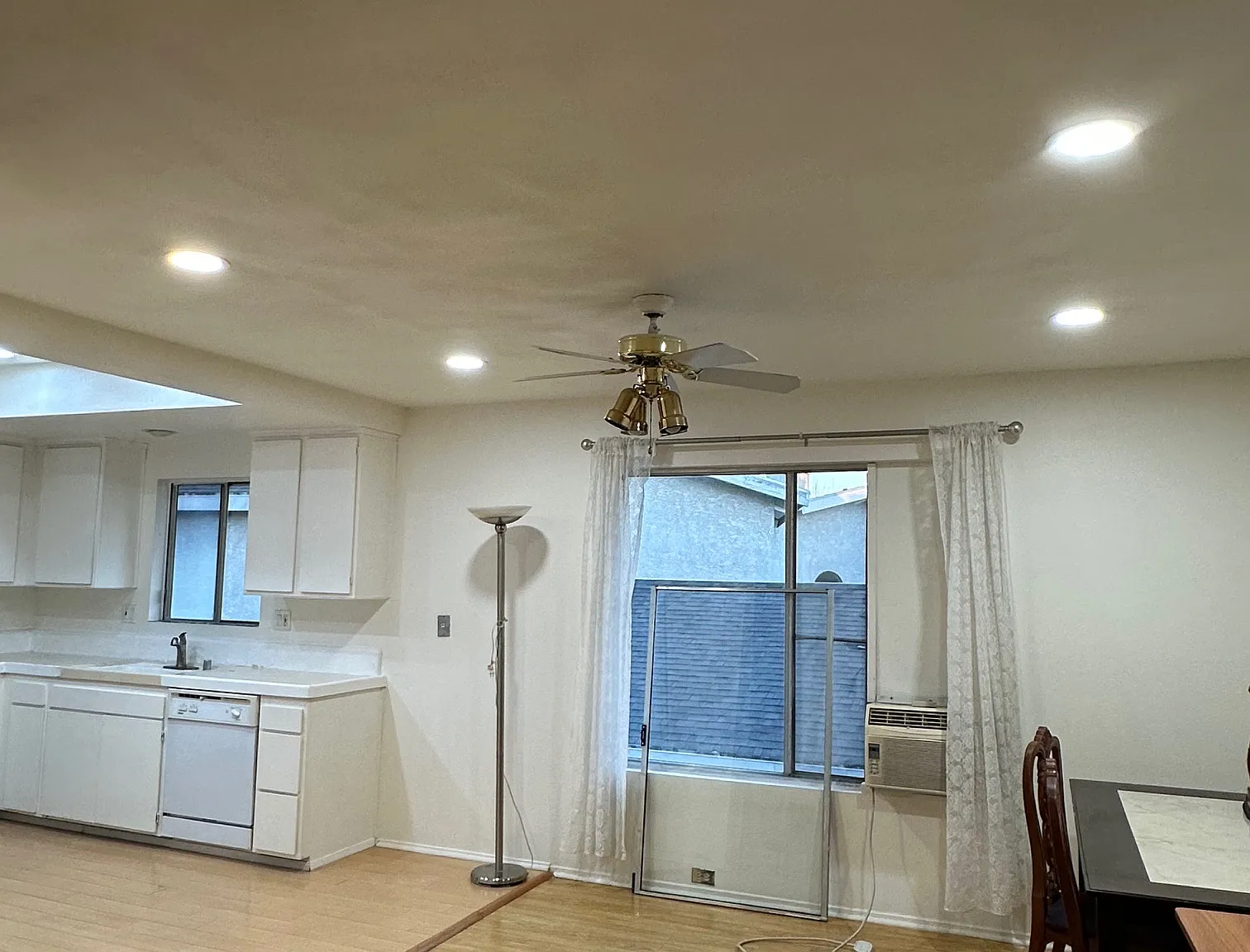 421 S Marguerita Ave — Photo 2