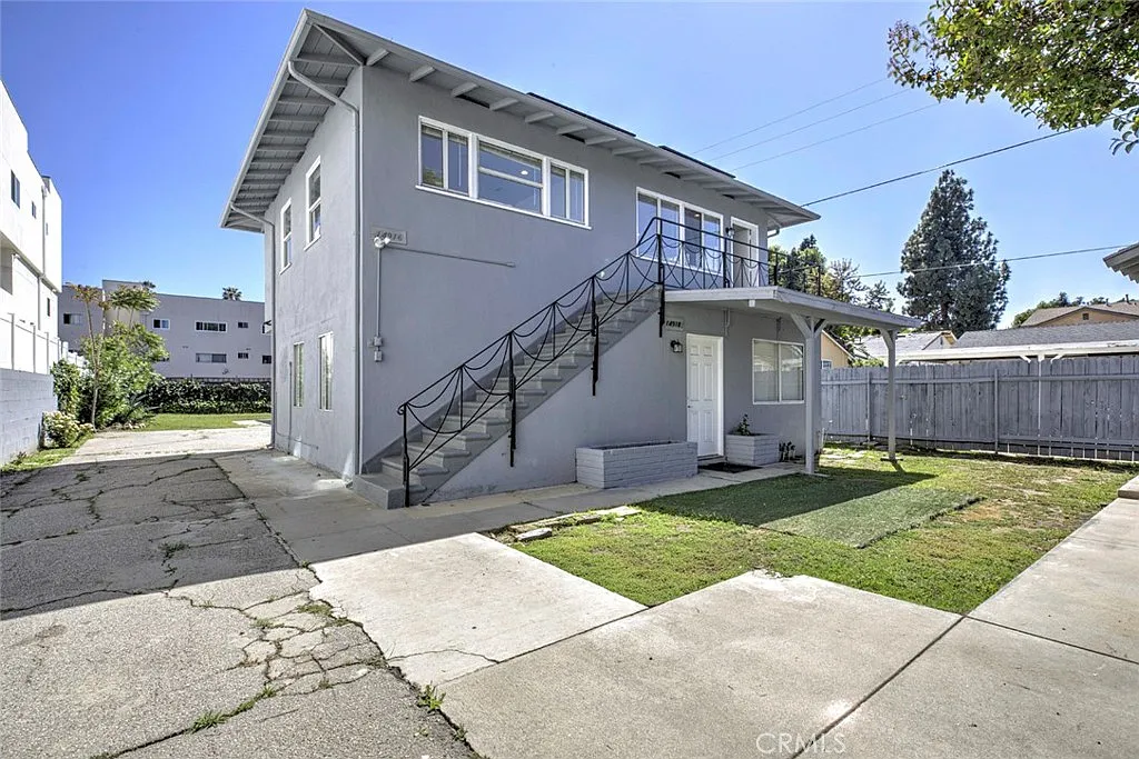 2 bed, 700 sqft, $2,800 — Photo 2