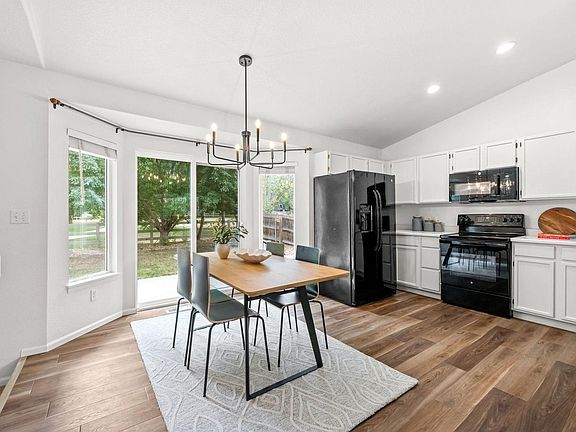 5th image of 1736 Gordon Dr