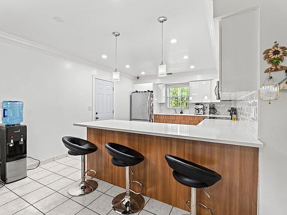 5th image of 525 Fleming Avenue
