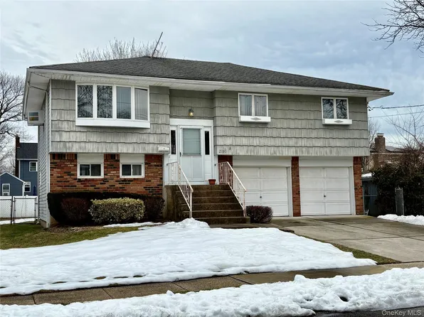 2191 Walsall Street, Seaford, NY 11783