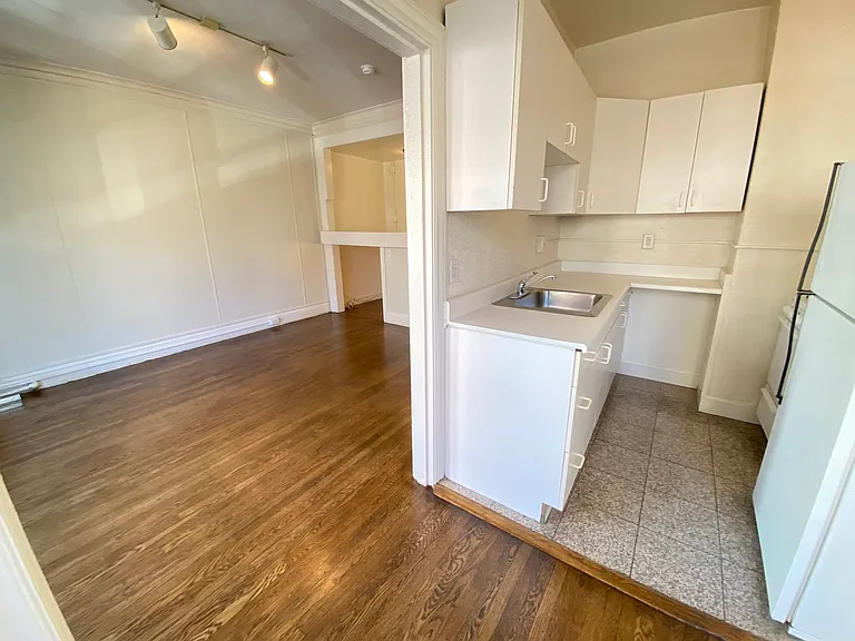 360 Hyde Street — Photo 10
