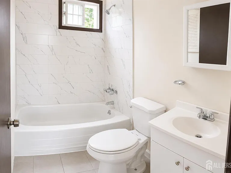307 Rock Ave #2 — Photo 5