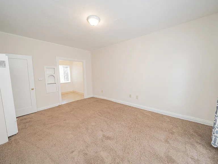 2867 MacArthur Blvd — Photo 4