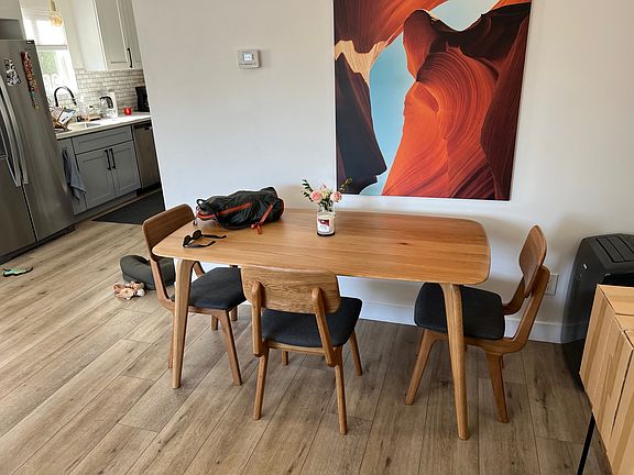 New table, not shown in other photos