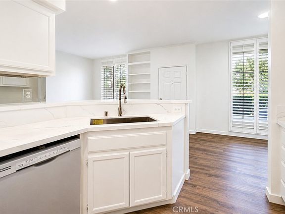 3rd image of 103 Coronado Cay Ln