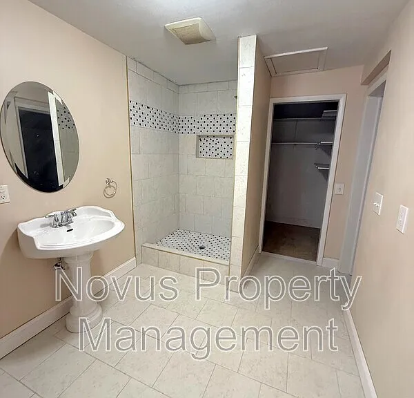 100 W Greenwood Dr — Photo 17