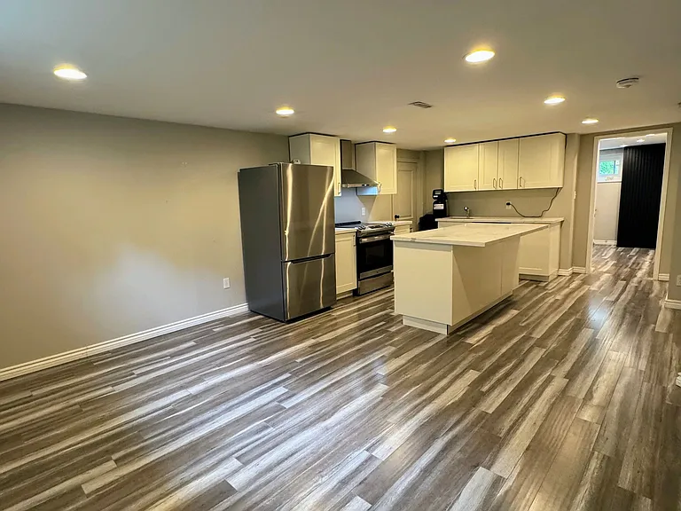 54 Hewson Cres #BASEMENT — Photo 8