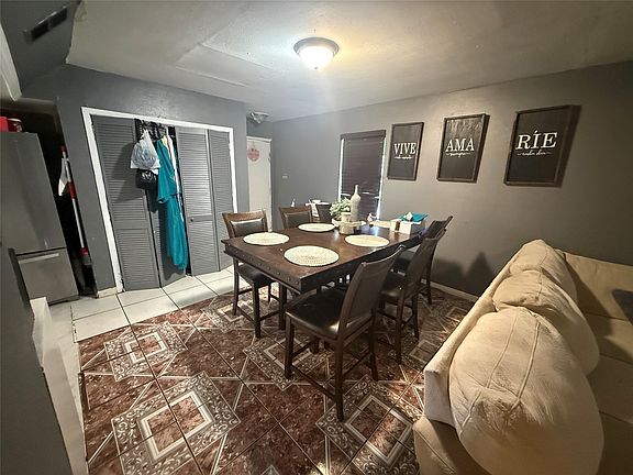 3rd image of 3834 Shelley Blvd