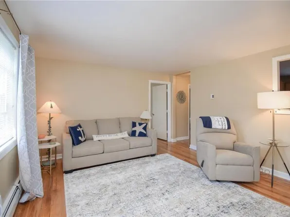 70 Carroll Ave, Newport, RI