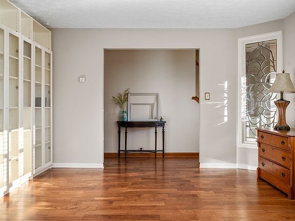5th image of 9060 Alibeck Ct