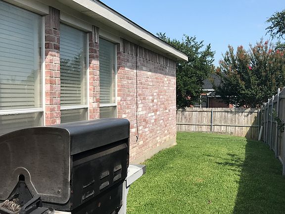 3rd image of 1101 Oak Grove Ln
