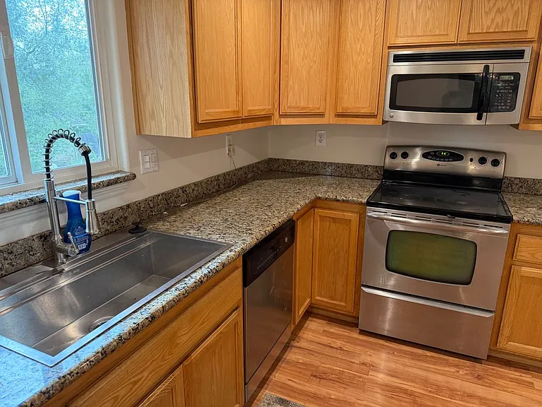 16656 Pinecrest Ct — Photo 4