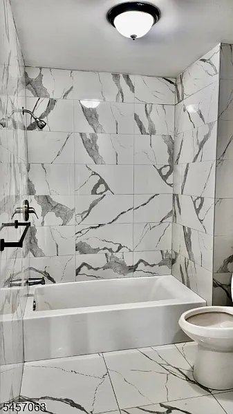 3 bed, 1.0 bath, $2,325 — Photo 3