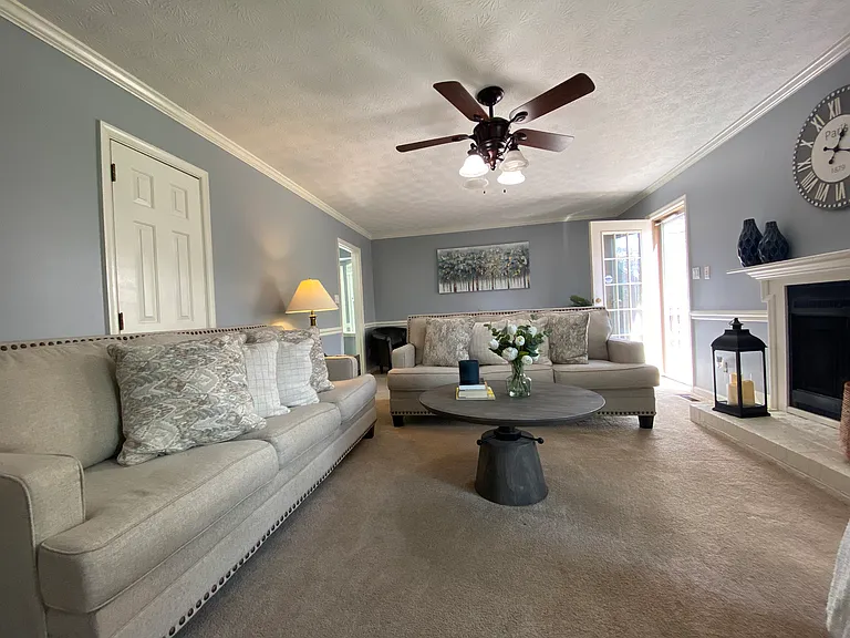 205 Fischer Dr — Photo 3