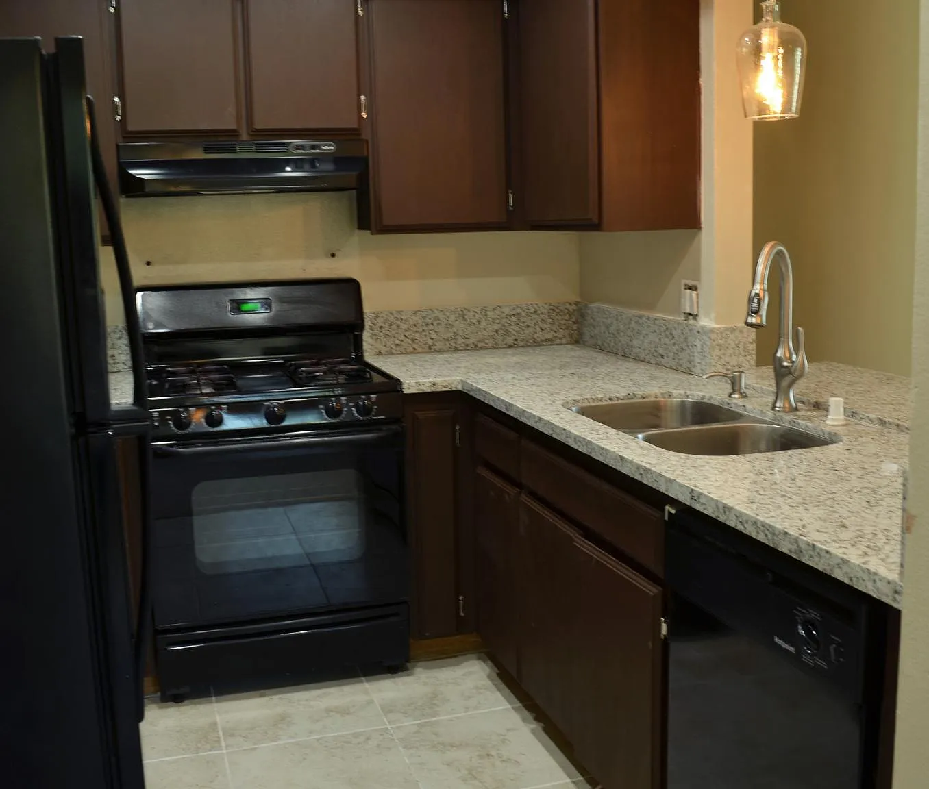 2039 Lakeridge Cir — Photo 3