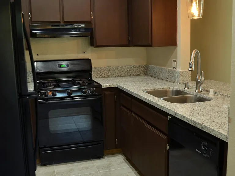 2039 Lakeridge Cir #304 — Photo 3