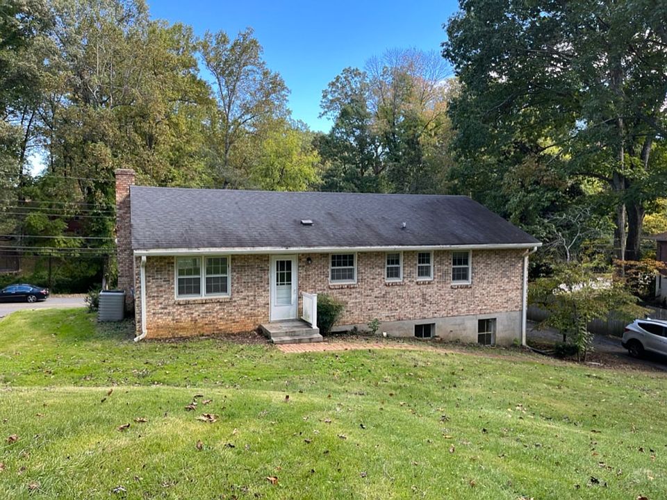 2nd image of 2023 Indian Hill Rd