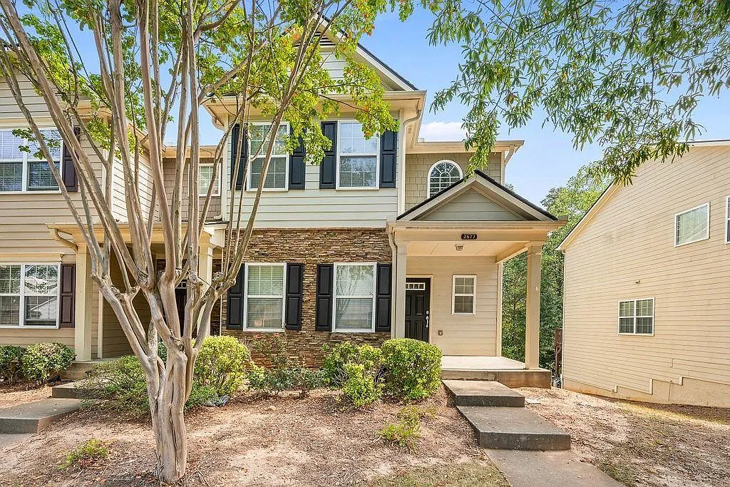 3 bed, 2.5 bath, 2676 sqft, $1,900 — Photo 1
