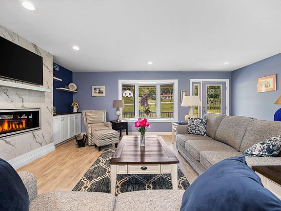 4th image of 8389 Fairway Dr