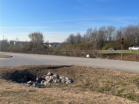 4th image of 6th St