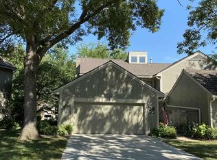 36 SW Pepper Tree Ln, Topeka, KS 66611