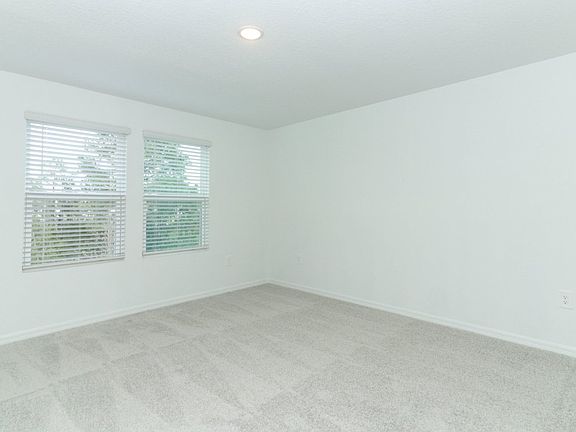 5th image of 261 Acorn Rd