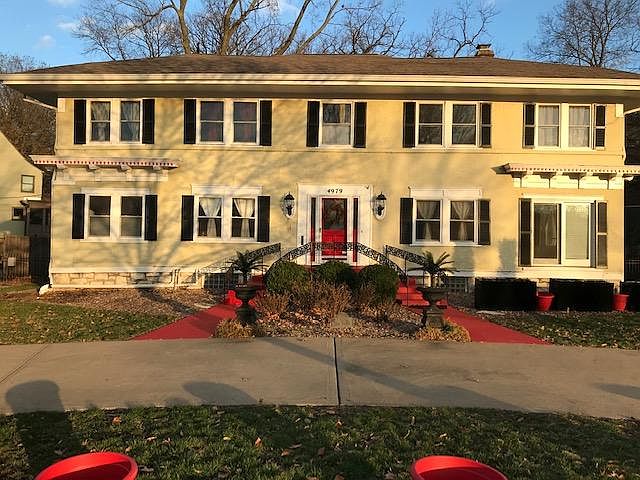 Lovely 94 y/o exquisite home on Ward Parkway 1.5 blocks from the Country Club Plaza. Exclusive Sunset Hill location. Very centrally located walk to Loose park and Plaza.