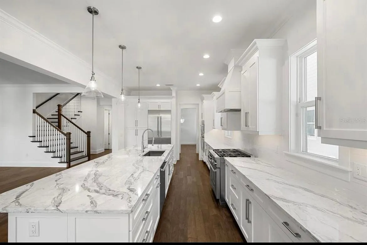 5 bed, 4174 sqft, $14,500 — Photo 4