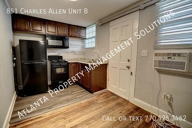 Studio, 300 sqft, $975 — Photo 3