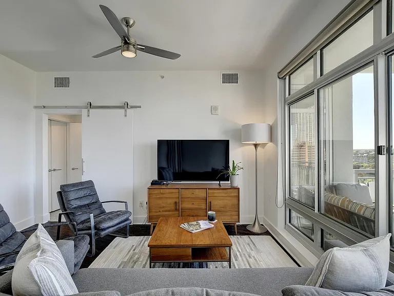 603 Davis St #1011 — Photo 7