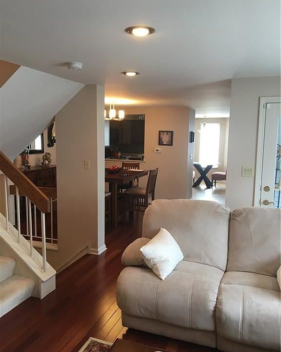 1st image of 273 Lakefront Blvd