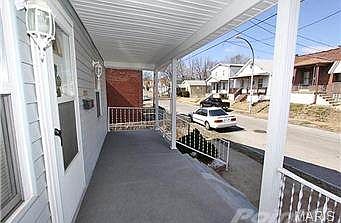 2nd image of 3950-3952 Schiller Pl