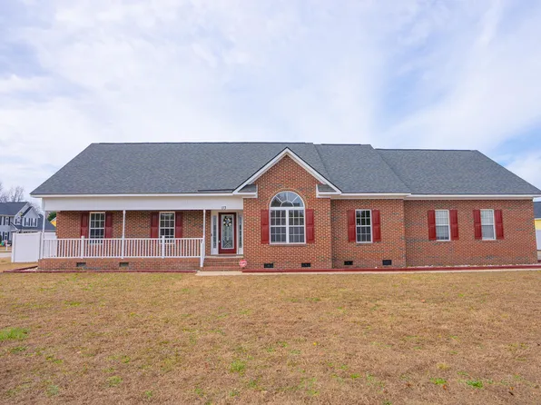113 Natchez Dr, Raeford, NC 28376