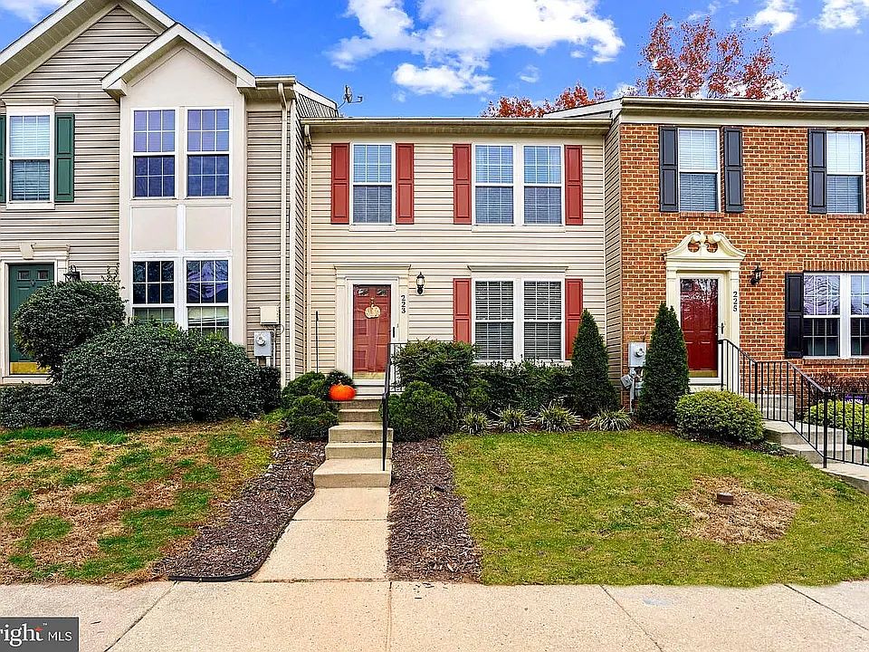 1st image of 223 Foxtree Dr #223