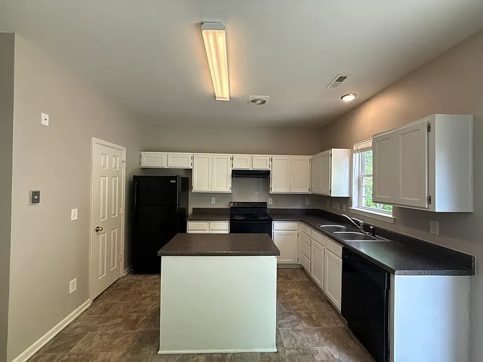 1207 Joannas Ct — Photo 6