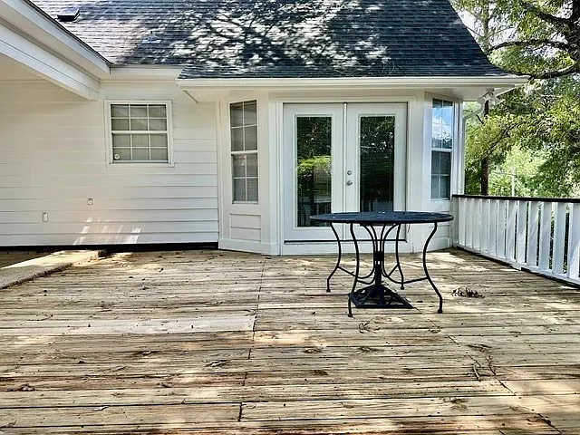 3 bed, 2.5 bath, 1590 sqft, $1,650 — Photo 2