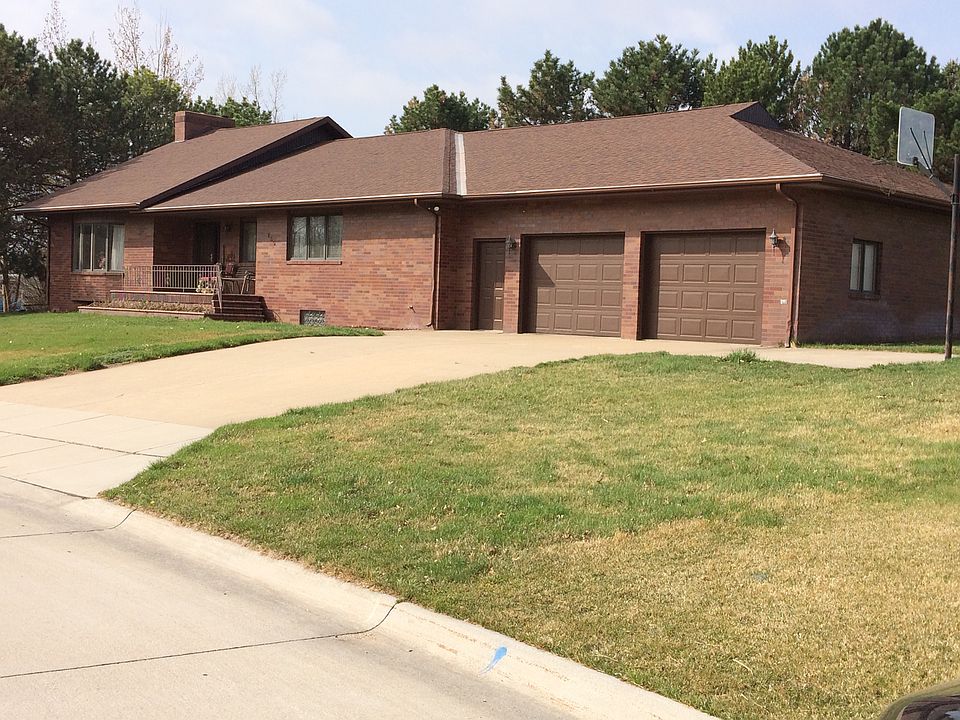 1st image of 135 Rosewood Dr